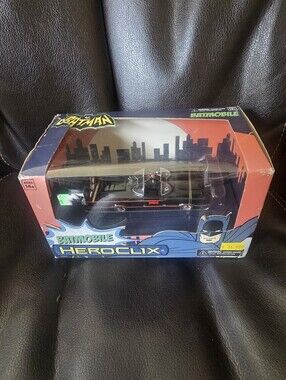 WizKids DC Heroclix Classic TV Batmobile V001 READ / SEE PICS